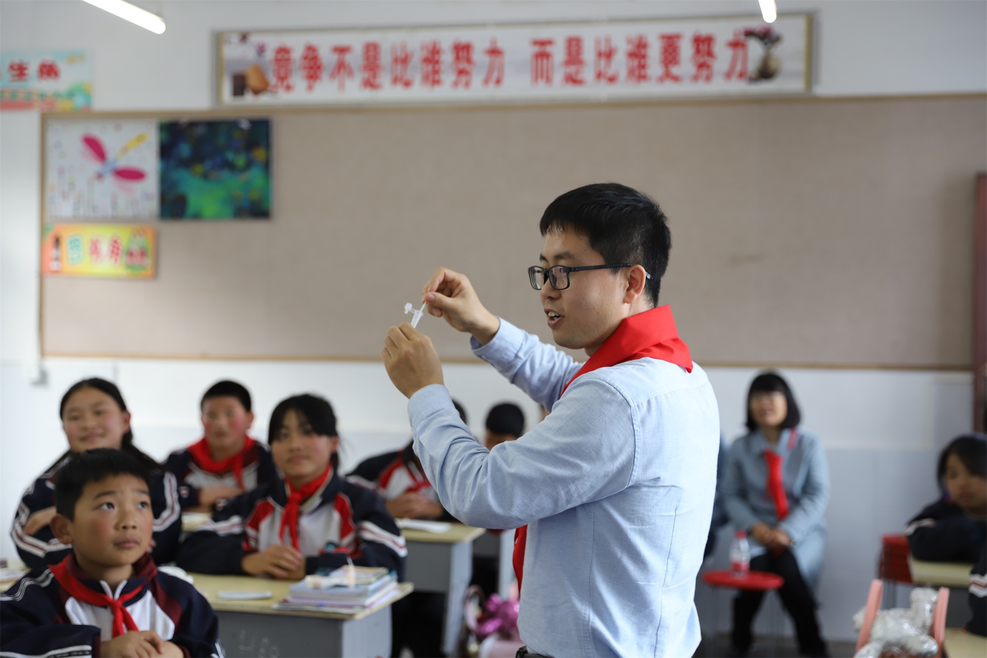 藍(lán)曉科技·博士課堂 關(guān)愛鄉(xiāng)村兒童愛心科普進(jìn)校園公益活動(dòng)圓滿完成